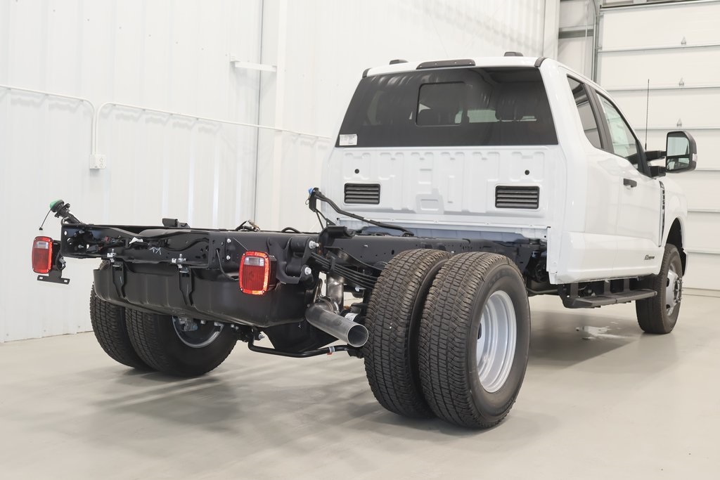 2025 Ford F-350 photo 5