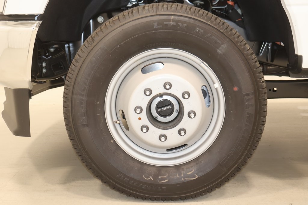 2025 Ford F-350 photo 21