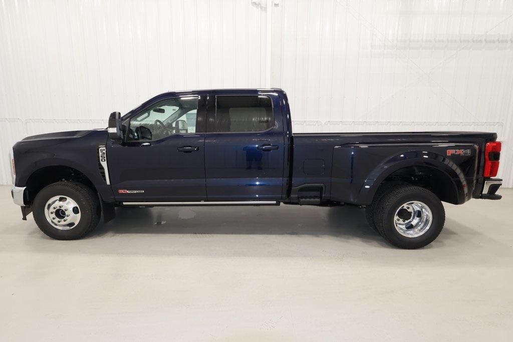 2025 Ford F-350 photo 2