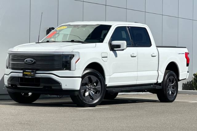 2022 Ford F-150 Lightning LARIAT
