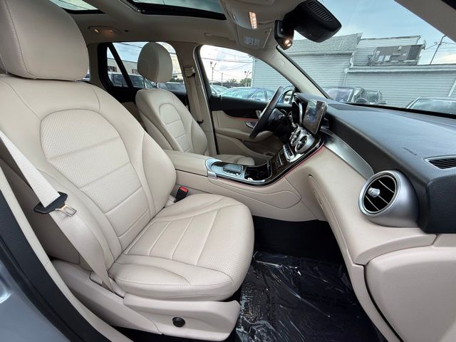 2022 Mercedes Benz GLC 300 4MATIC photo 23