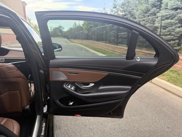 2020 Mercedes Benz S 560 photo 18