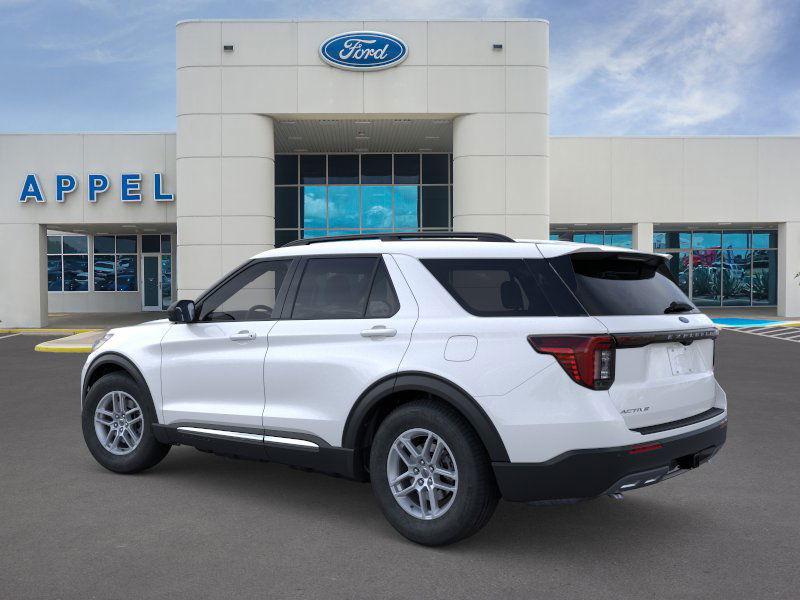 2025 Ford Explorer photo 2