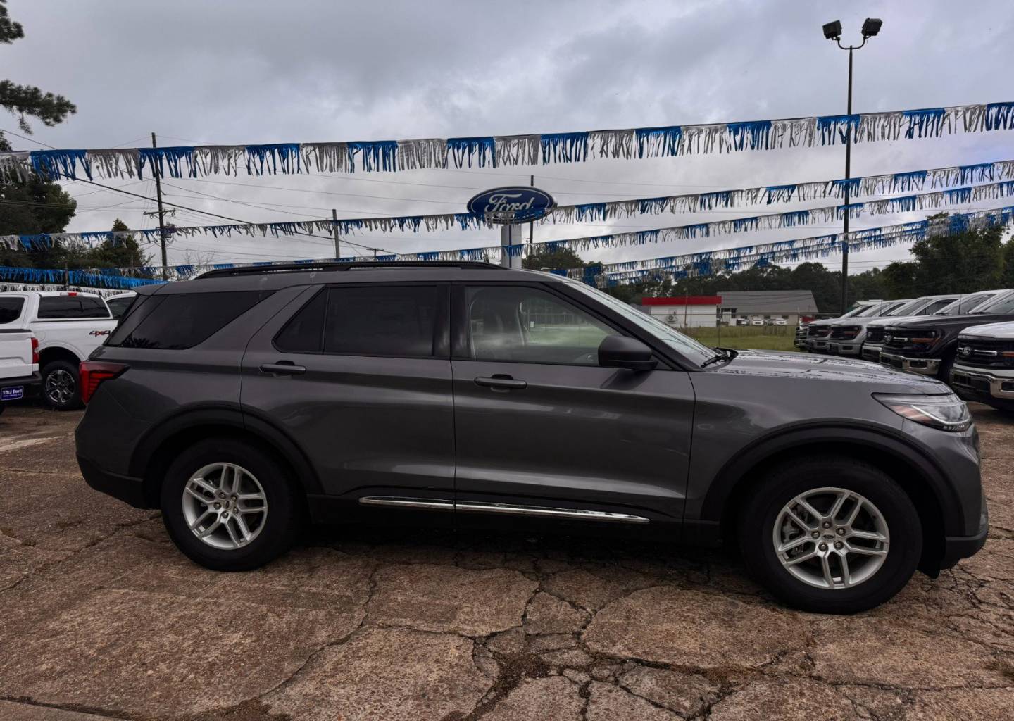 2025 Ford Explorer Active's photo