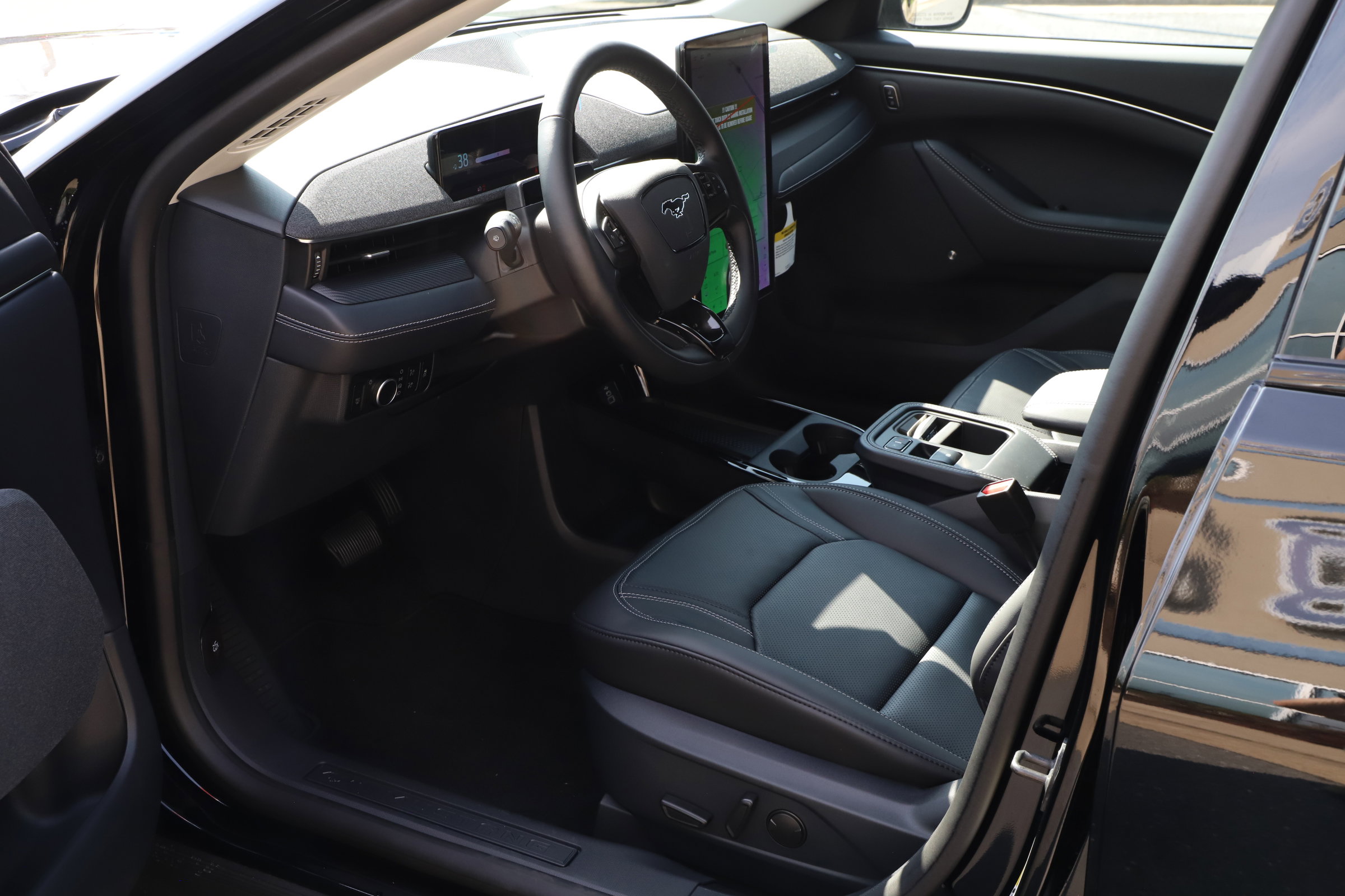 2025 Ford Mustang Mach-E Premium photo 10