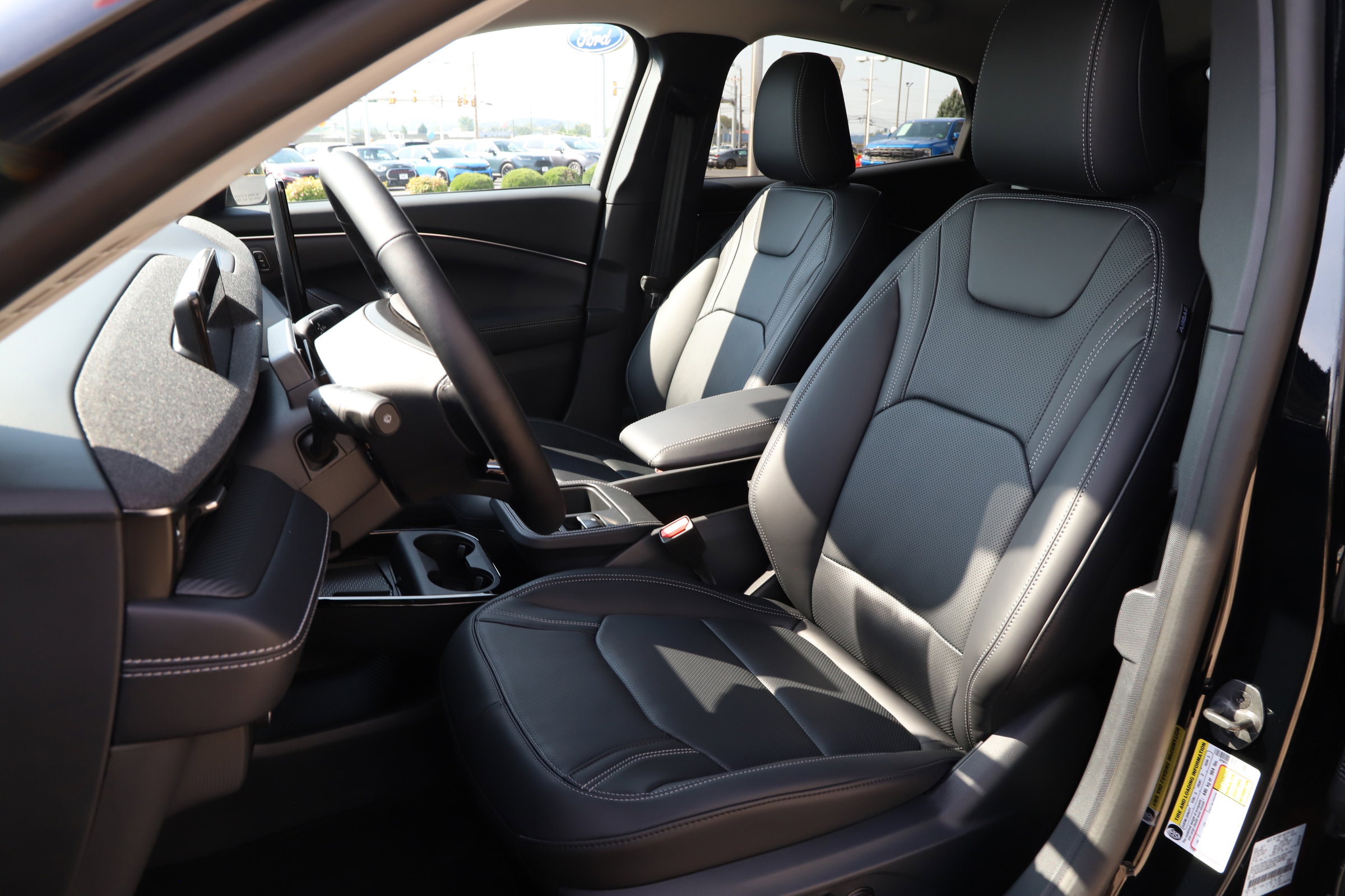 2025 Ford Mustang Mach-E Premium photo 12