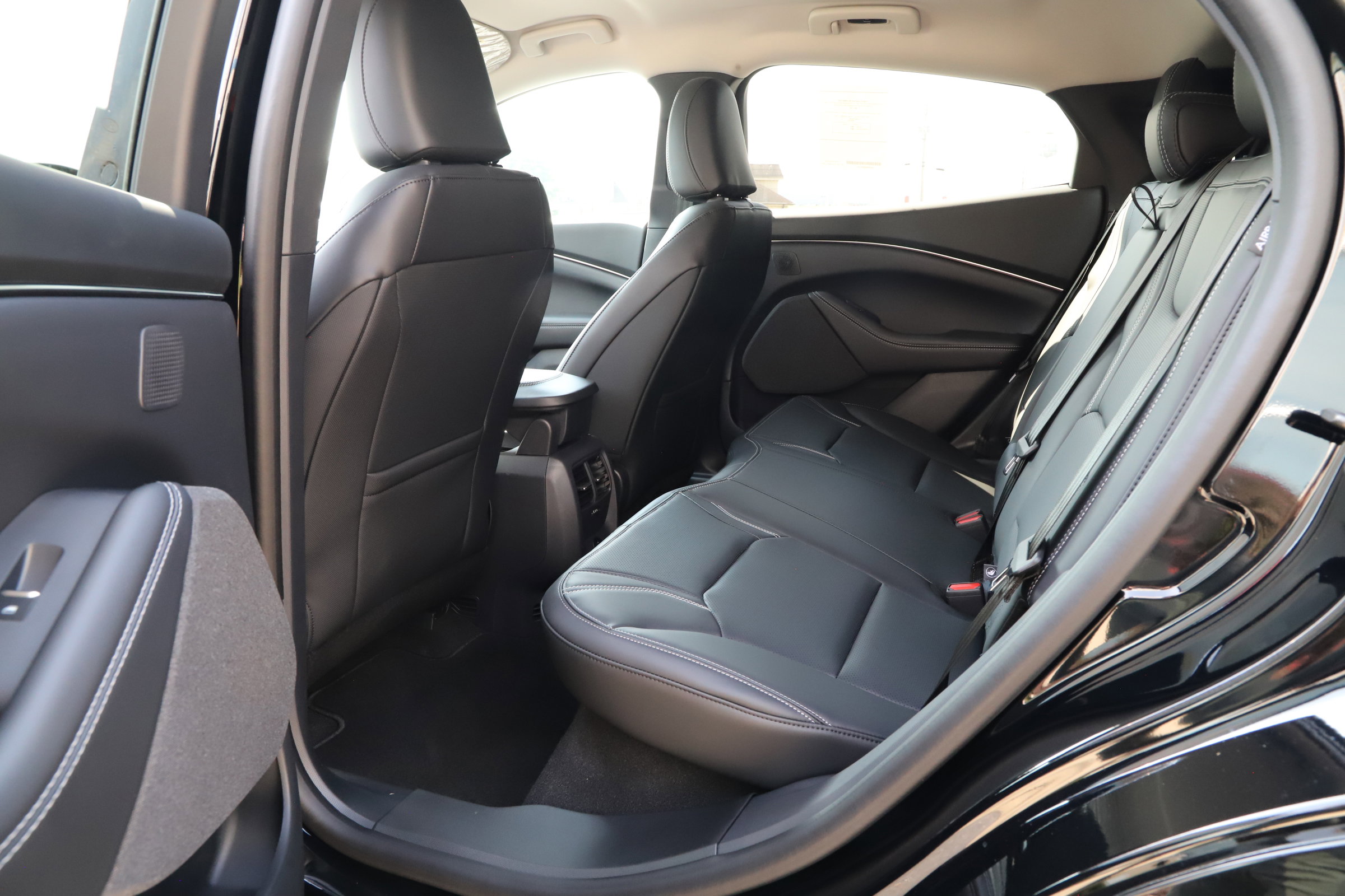 2025 Ford Mustang Mach-E Premium photo 16