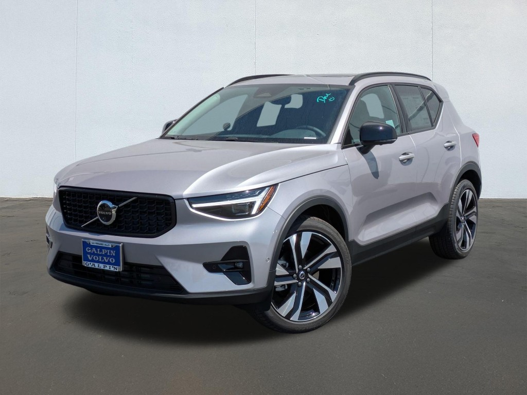 2026 Volvo XC40 B5 Ultra