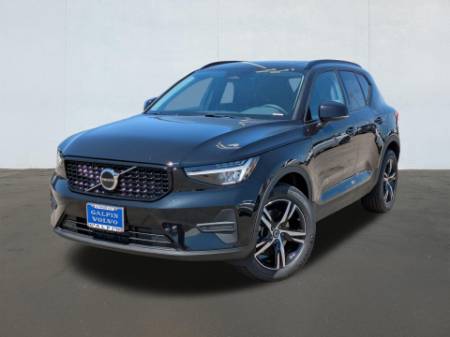 2026 Volvo XC40 B5 Core