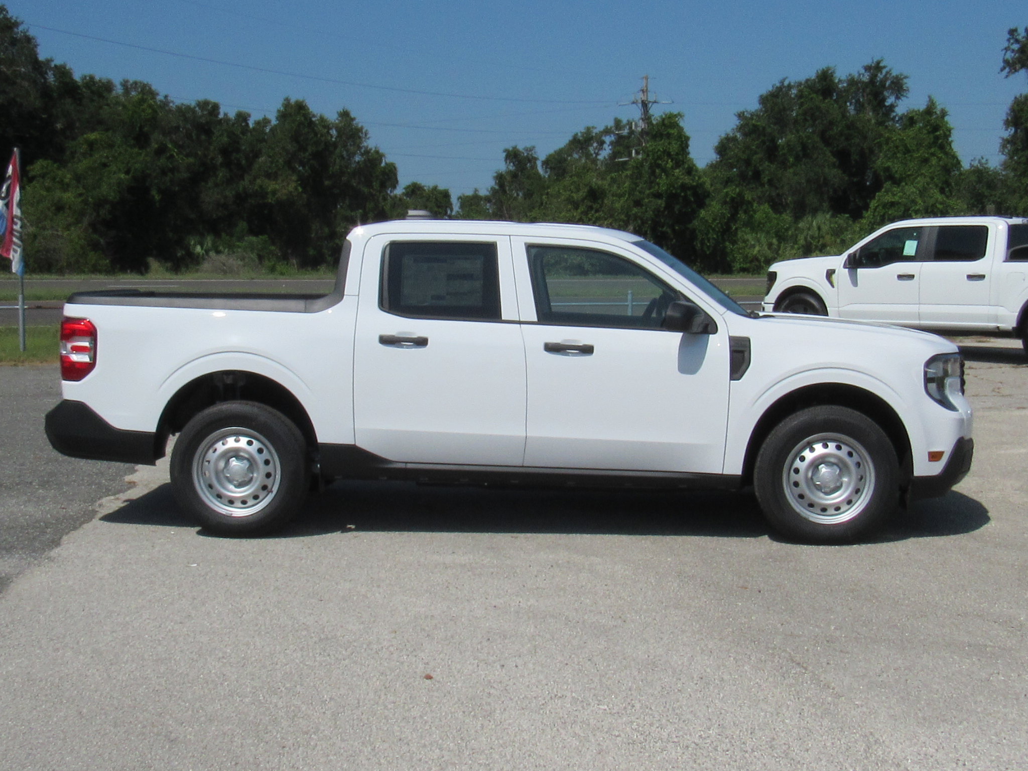 2025 Ford Maverick XL photo 2