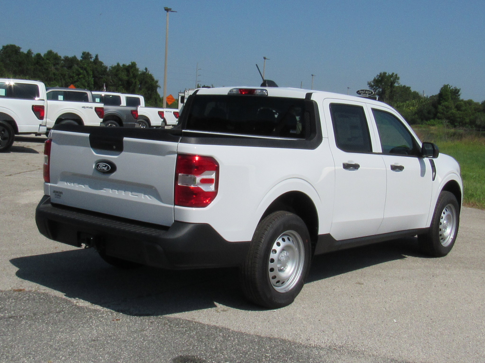 2025 Ford Maverick XL photo 2