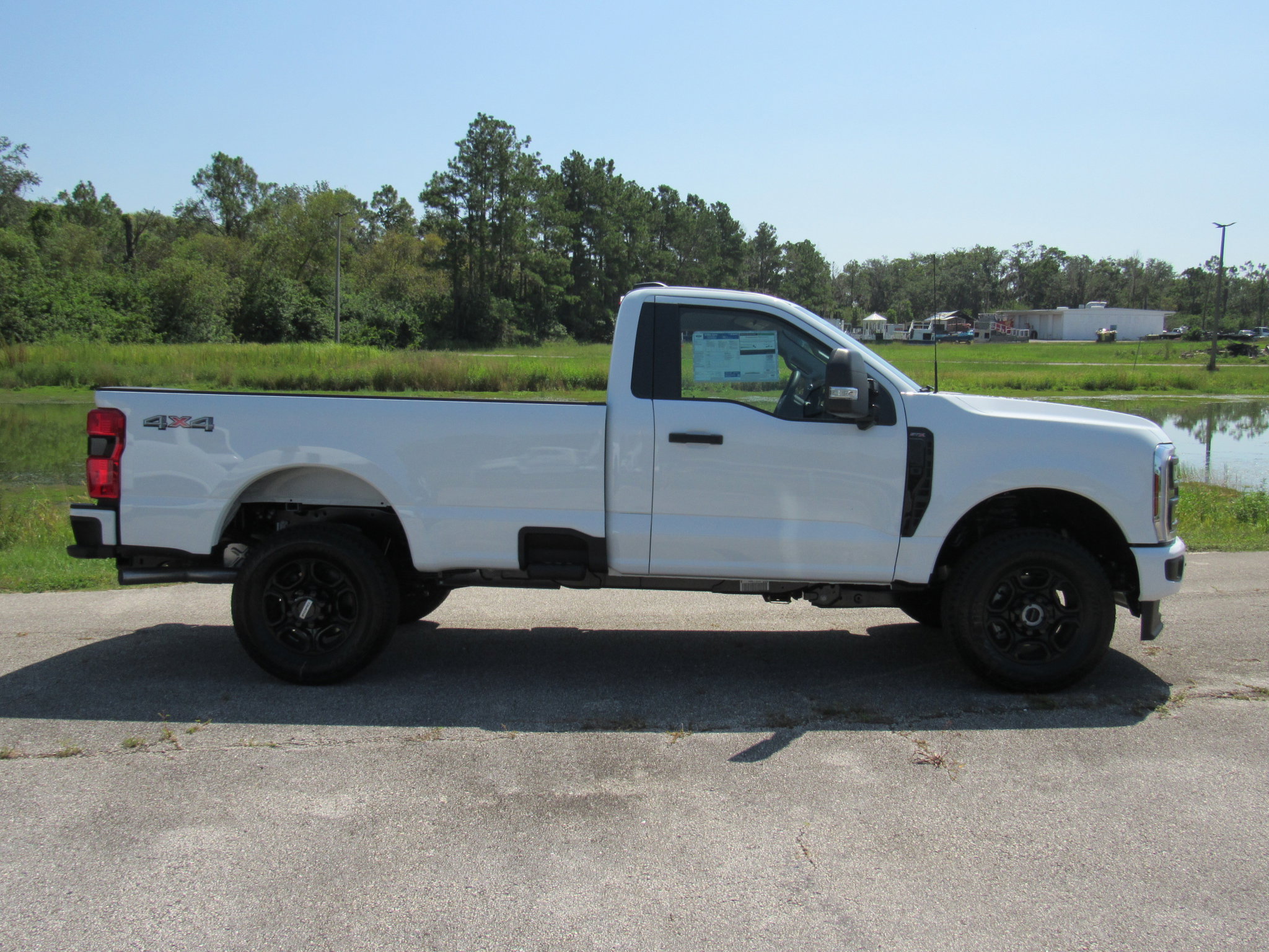 2025 Ford F-350 photo 2