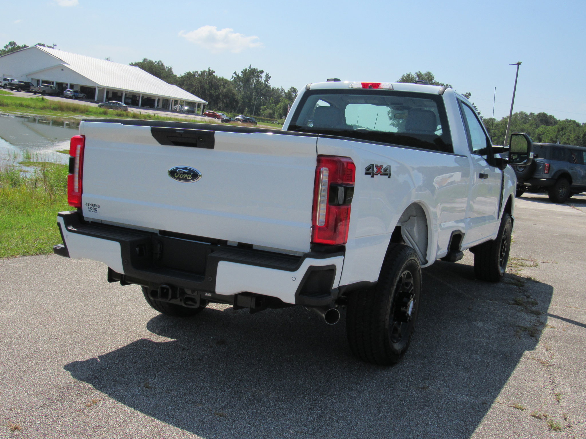 2025 Ford F-350 photo 3