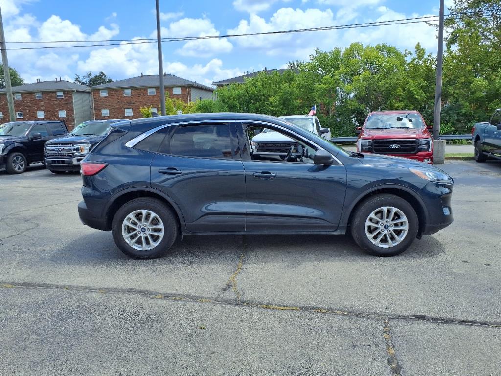 2022 Ford Escape SE photo 2