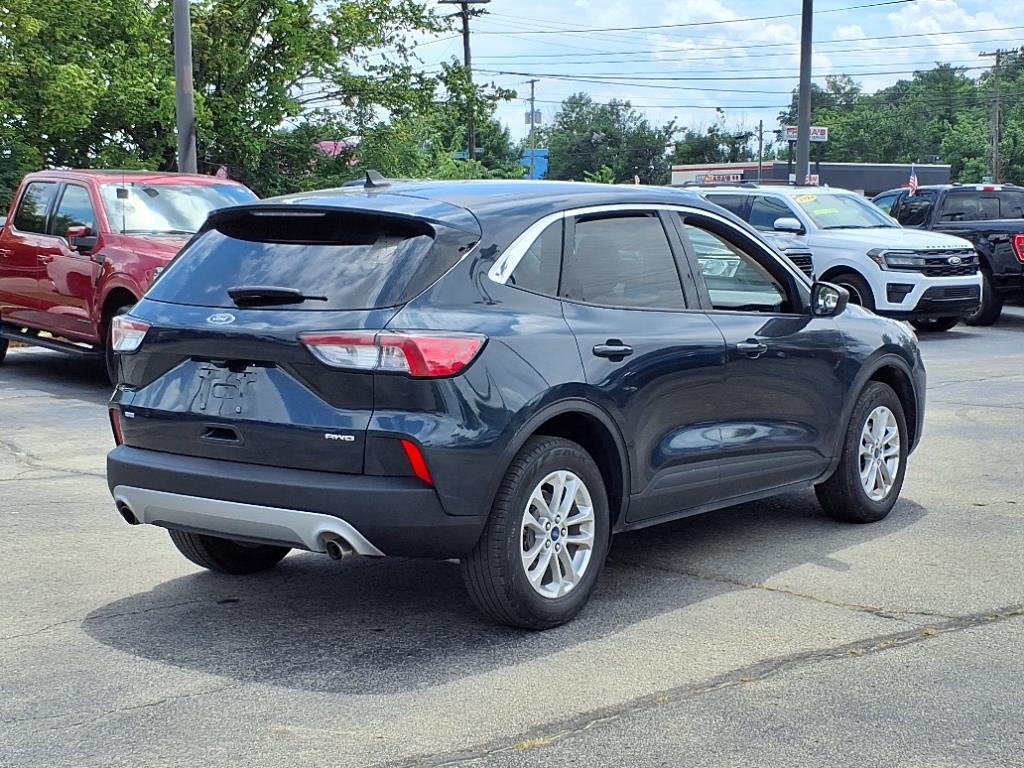 2022 Ford Escape SE photo 3