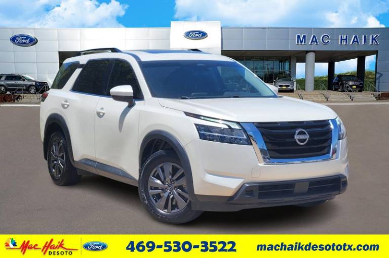 2022 Nissan Pathfinder SV