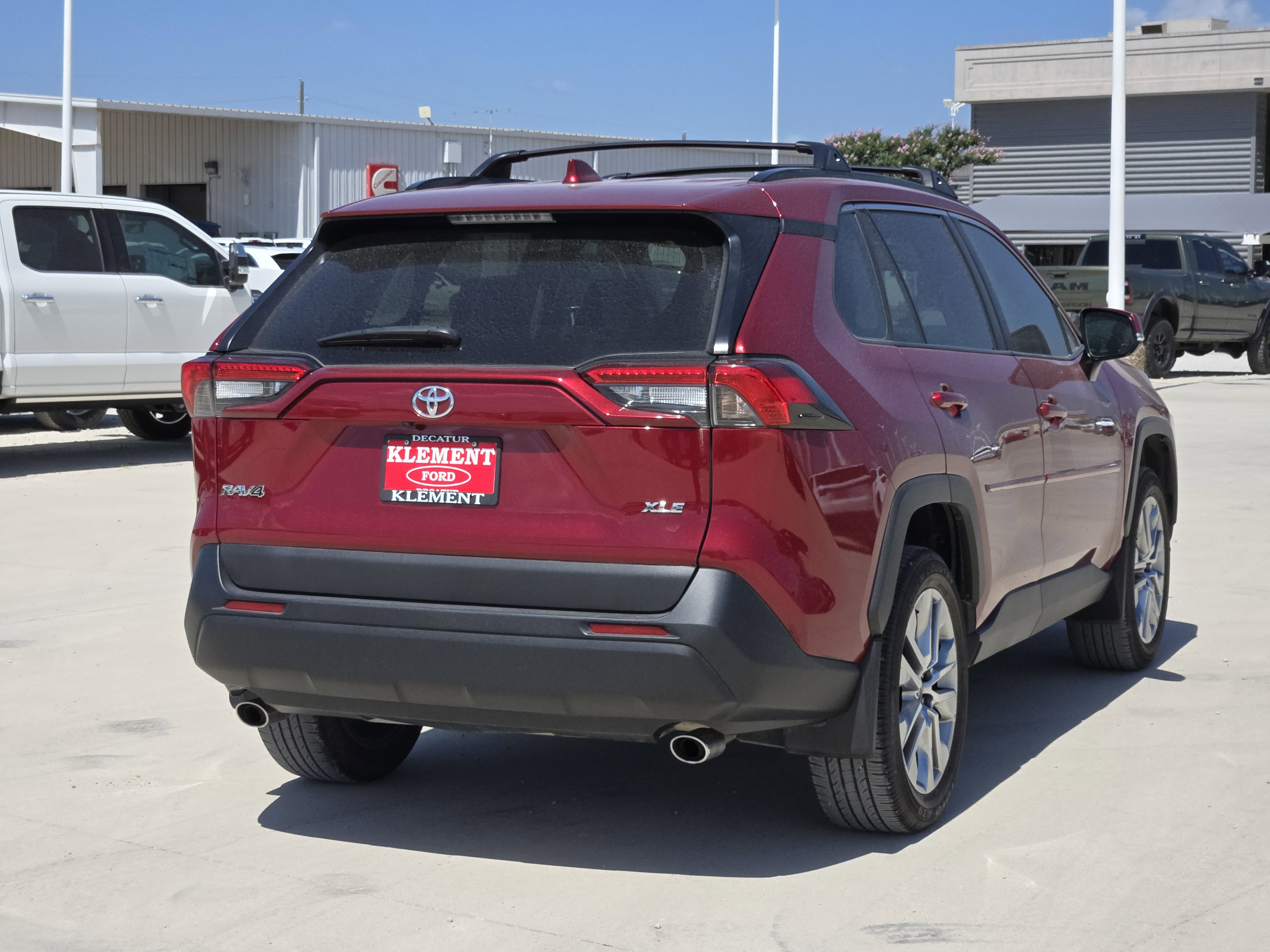 2024 Toyota RAV4 XLE Premium photo 3
