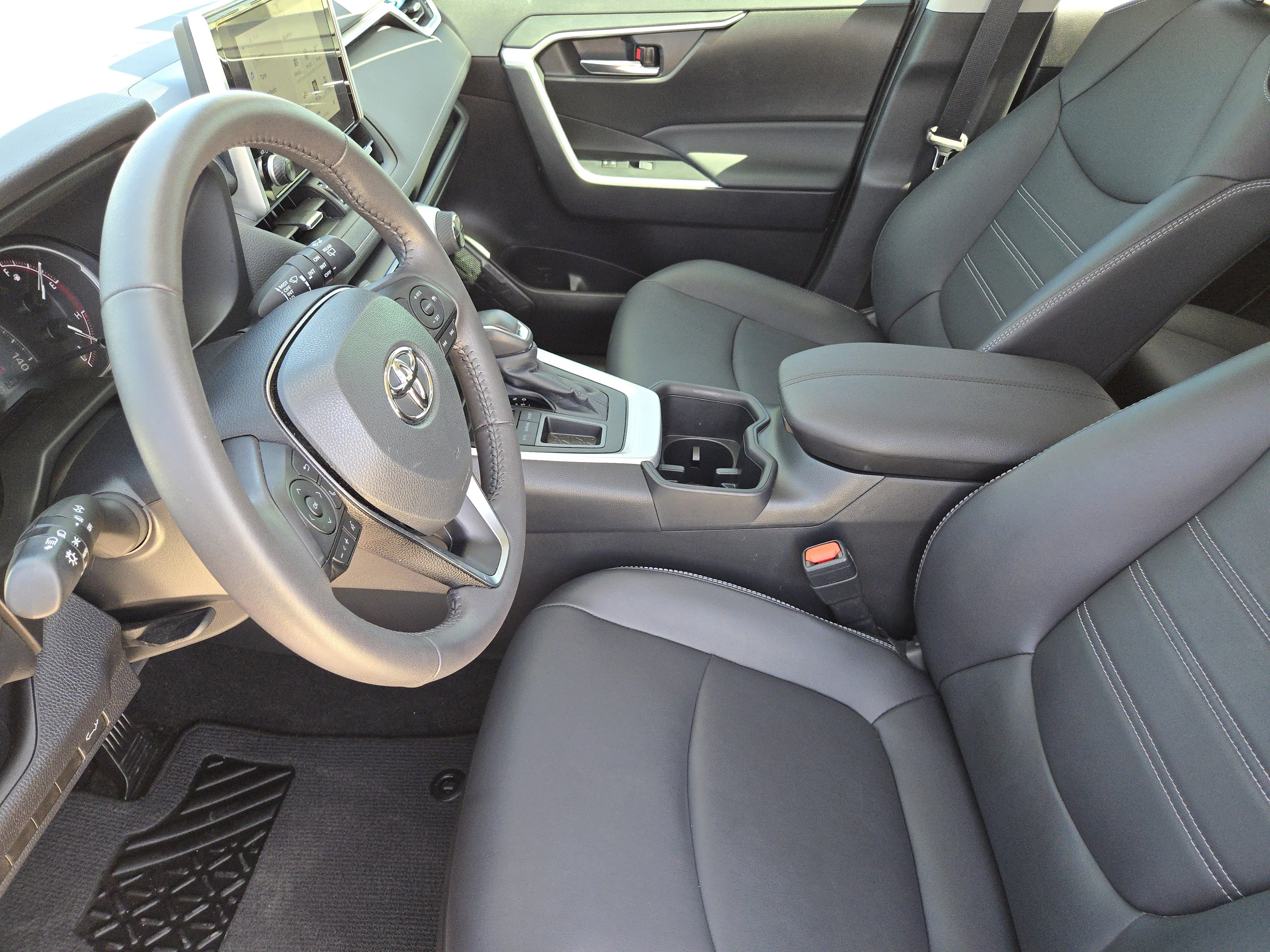2024 Toyota RAV4 XLE Premium photo 7