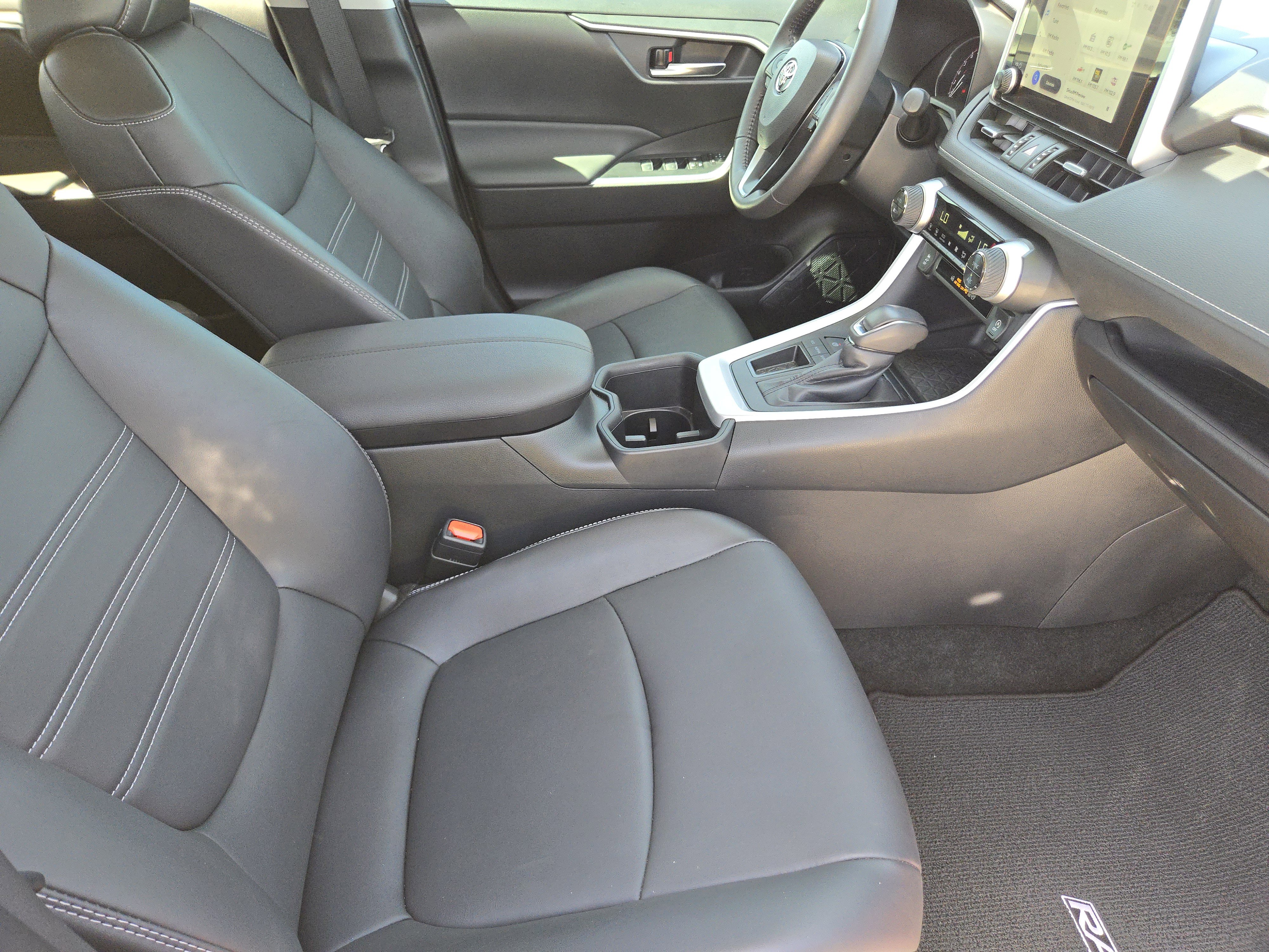 2024 Toyota RAV4 XLE Premium photo 8