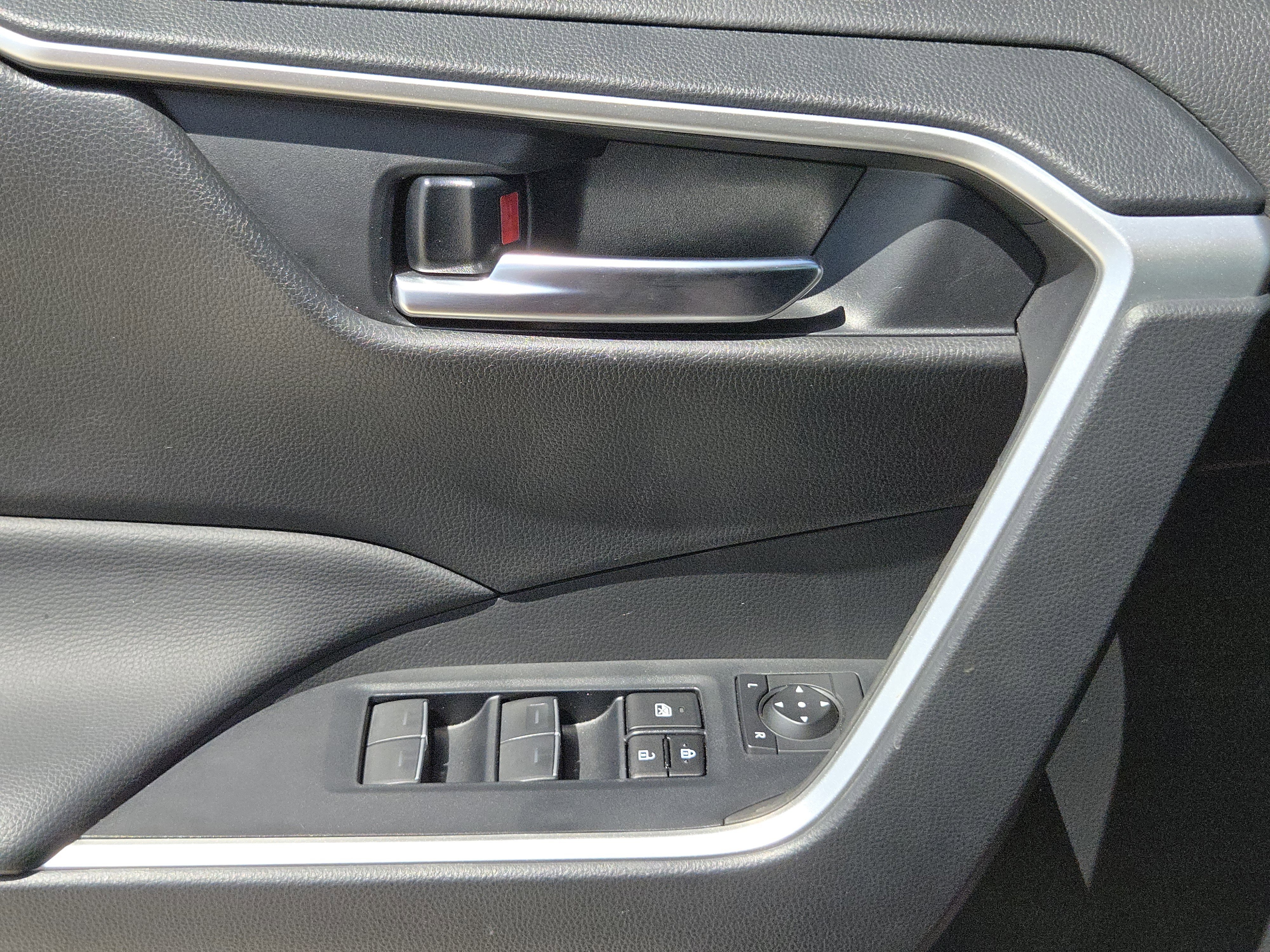 2024 Toyota RAV4 XLE Premium photo 16