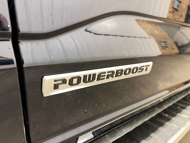 2025 Ford F-150 Lariat photo 3