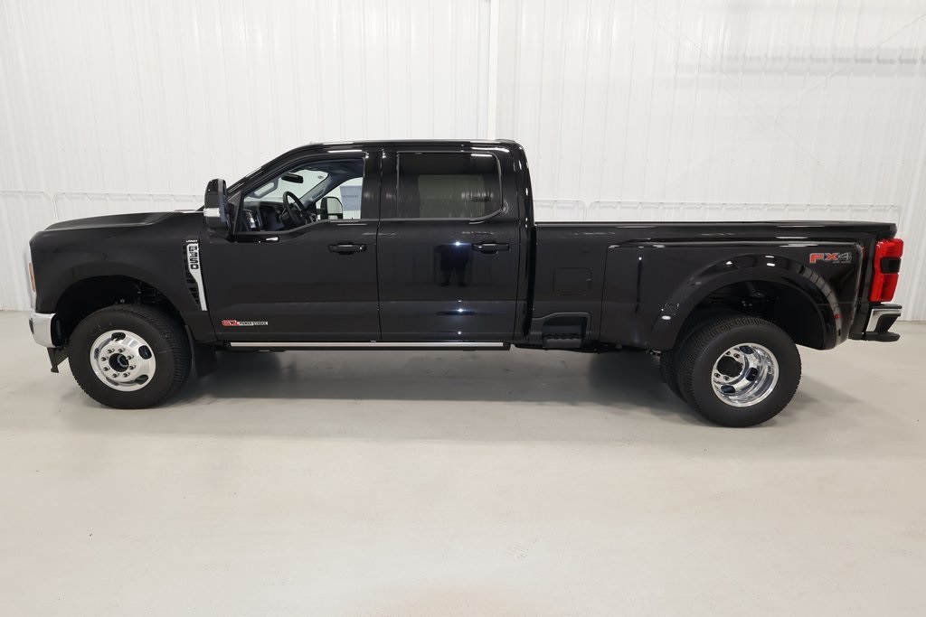 2025 Ford F-350 photo 2