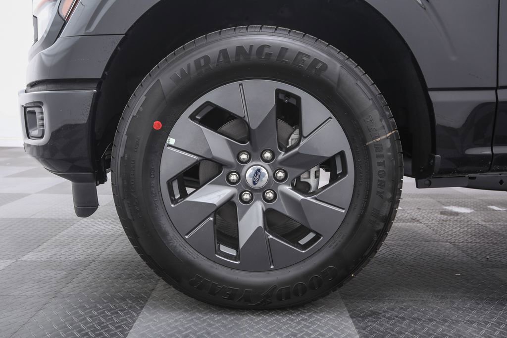 2025 Ford F-150 STX photo 4