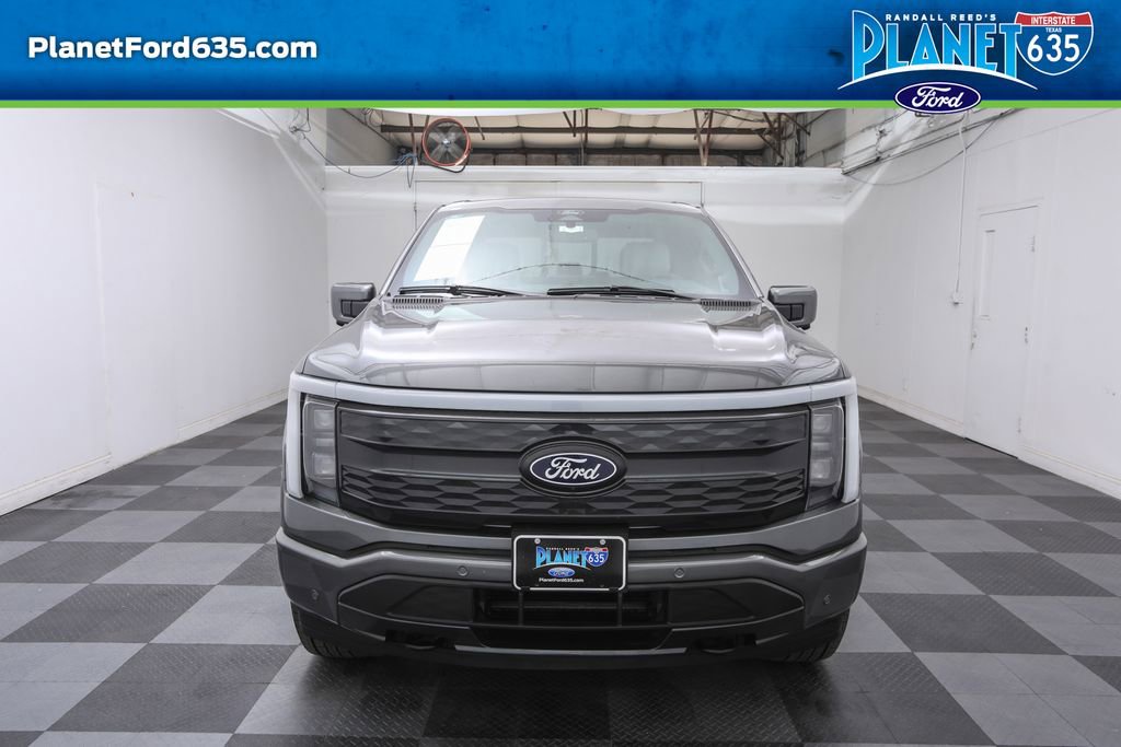 2025 Ford F-150 Lightning Platinum photo 2