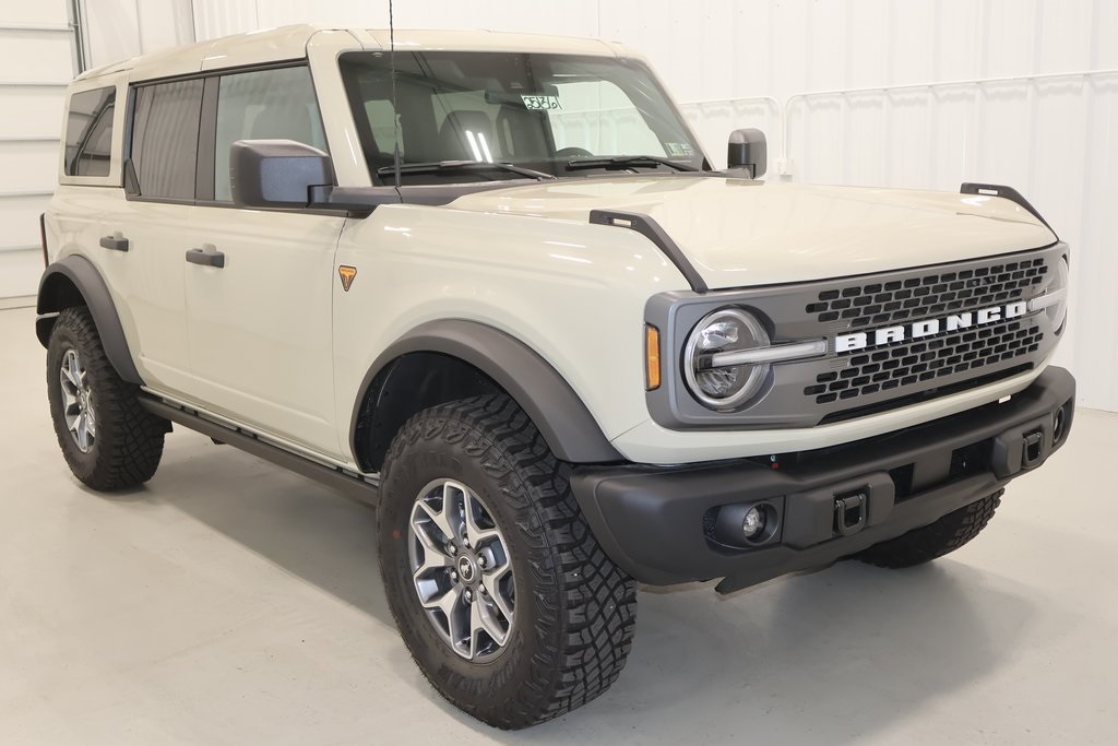 2025 Ford Bronco Badlands photo 2