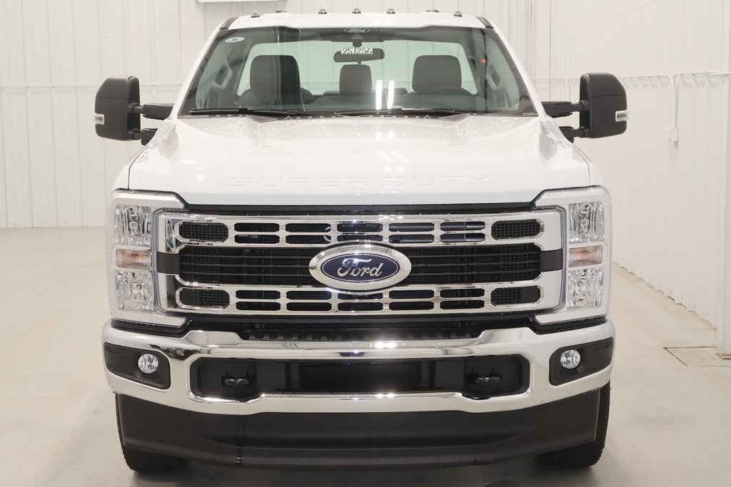 2025 Ford F-350 photo 3