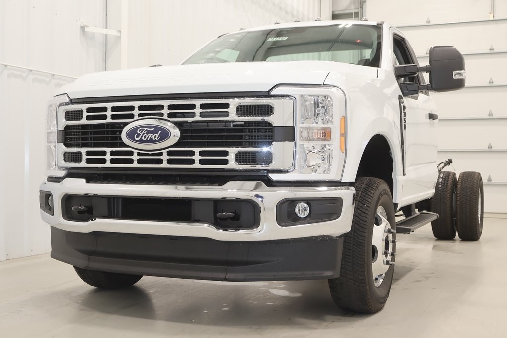 2025 Ford F-350 photo 4