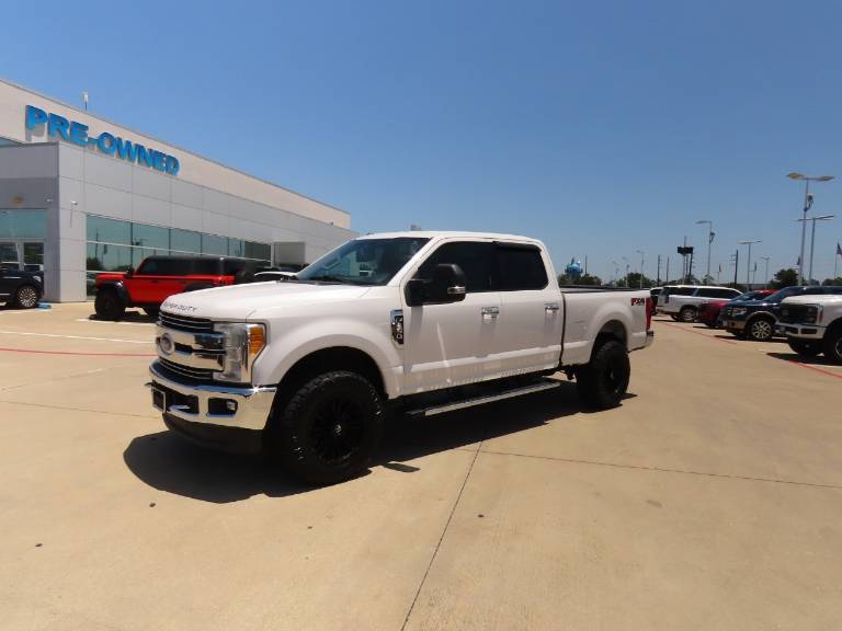 2017 Ford Super Duty F-250 SRW LARIAT 4WD Crew Cab 6.75' Box