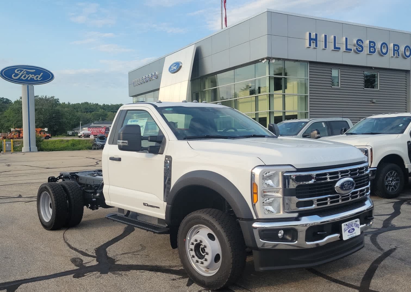 2025 Ford F-550 Super Duty Chassis Cab XL's photo