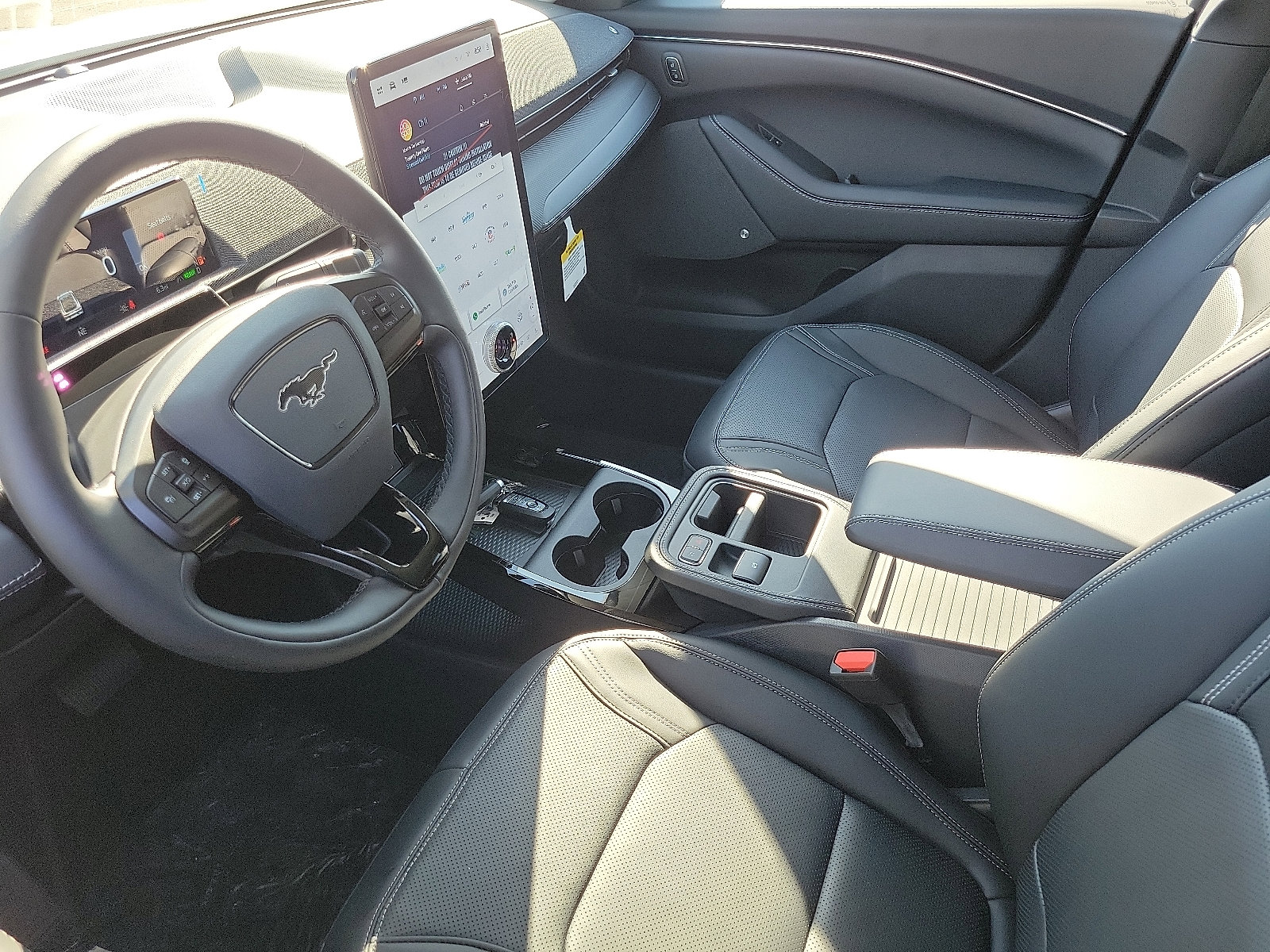 2025 Ford Mustang Mach-E Premium photo 3