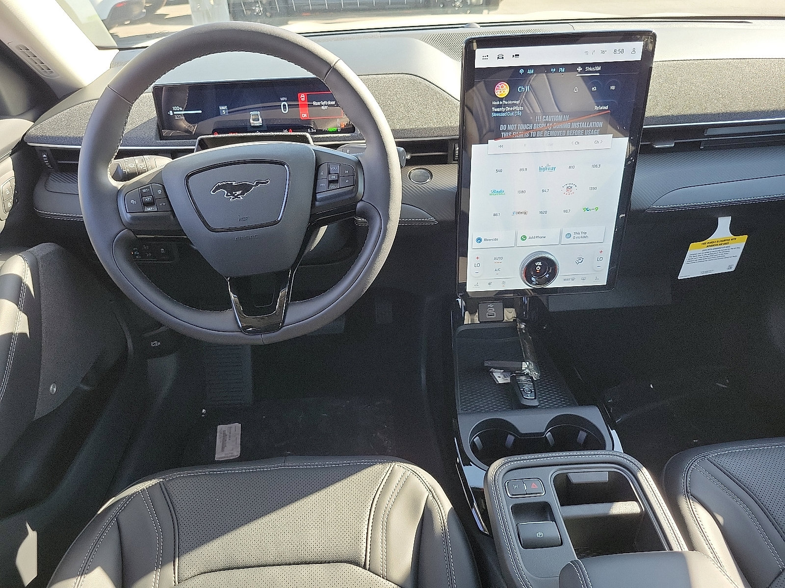 2025 Ford Mustang Mach-E Premium photo 4