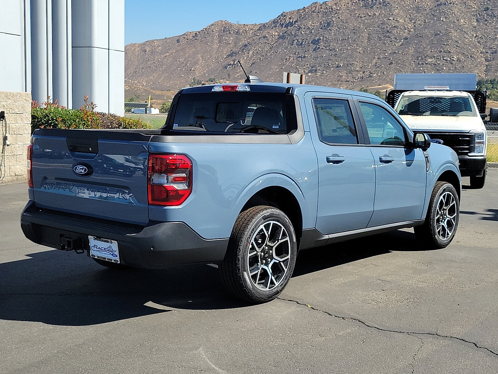 2025 Ford Maverick Lariat photo 2