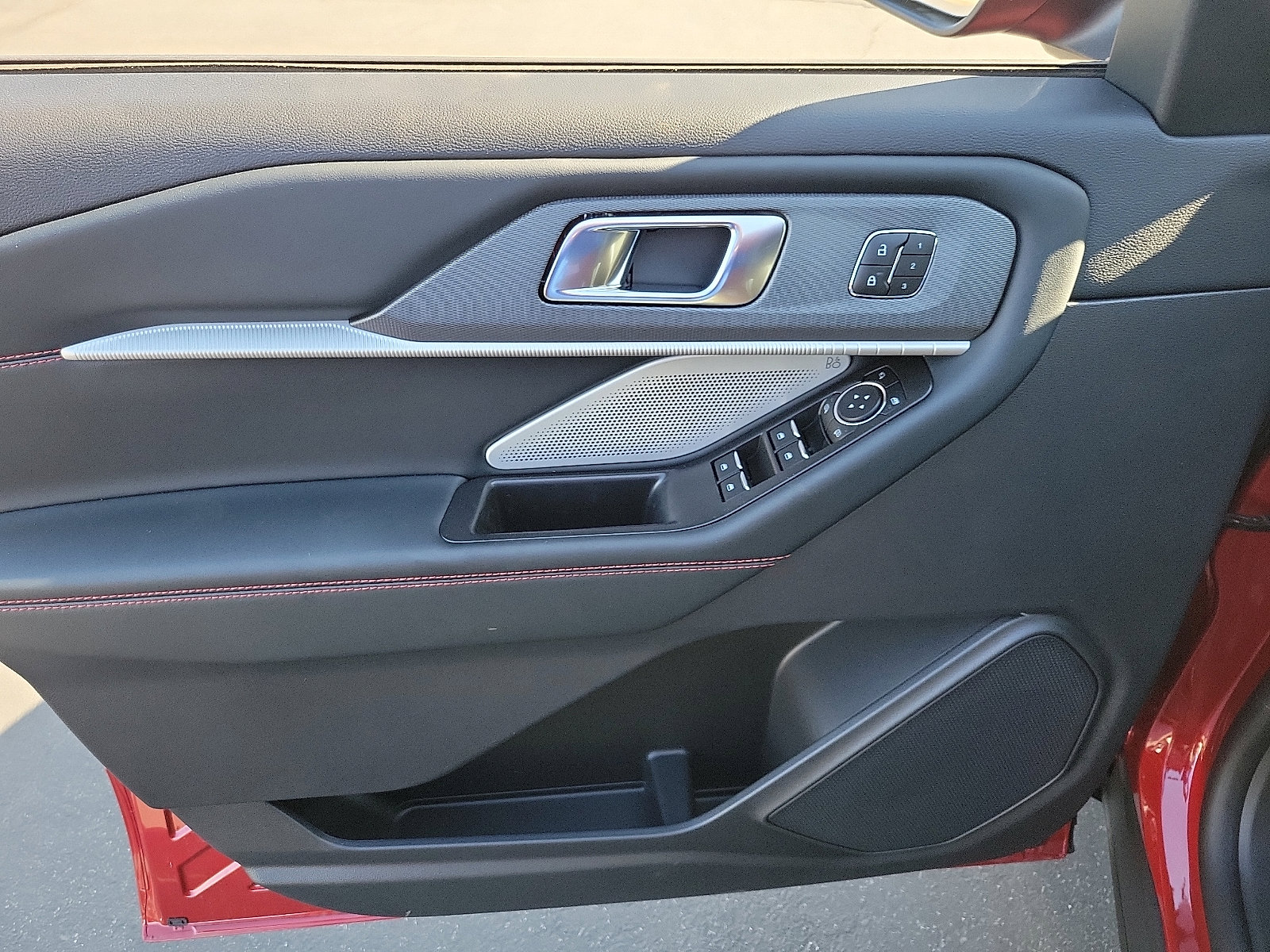 2025 Ford Explorer ST photo 7