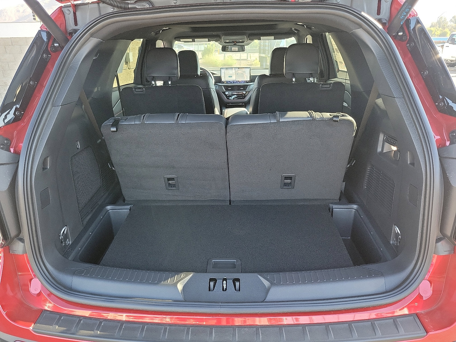 2025 Ford Explorer ST photo 9
