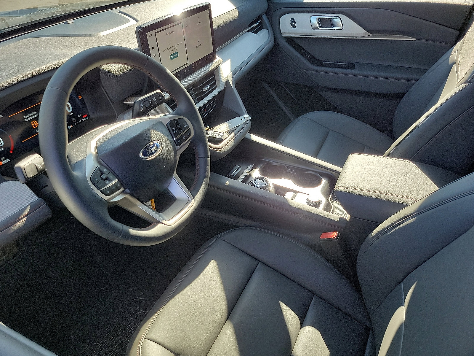 2025 Ford Explorer photo 3