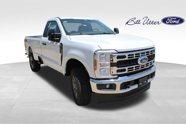 2025 Ford F-250 photo 2