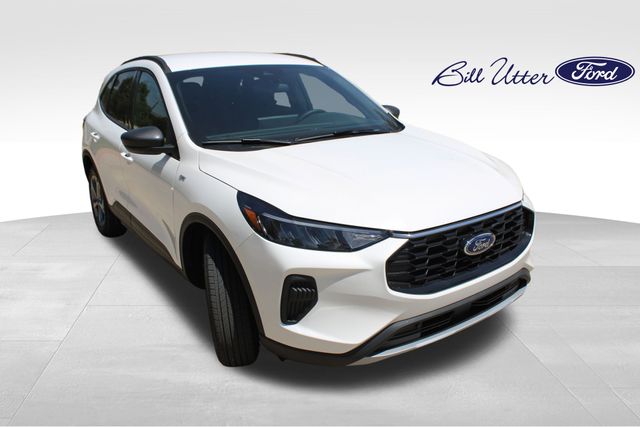 2025 Ford Escape Hybrid ST-Line photo 2