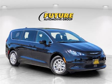 2025 Chrysler Voyager LX