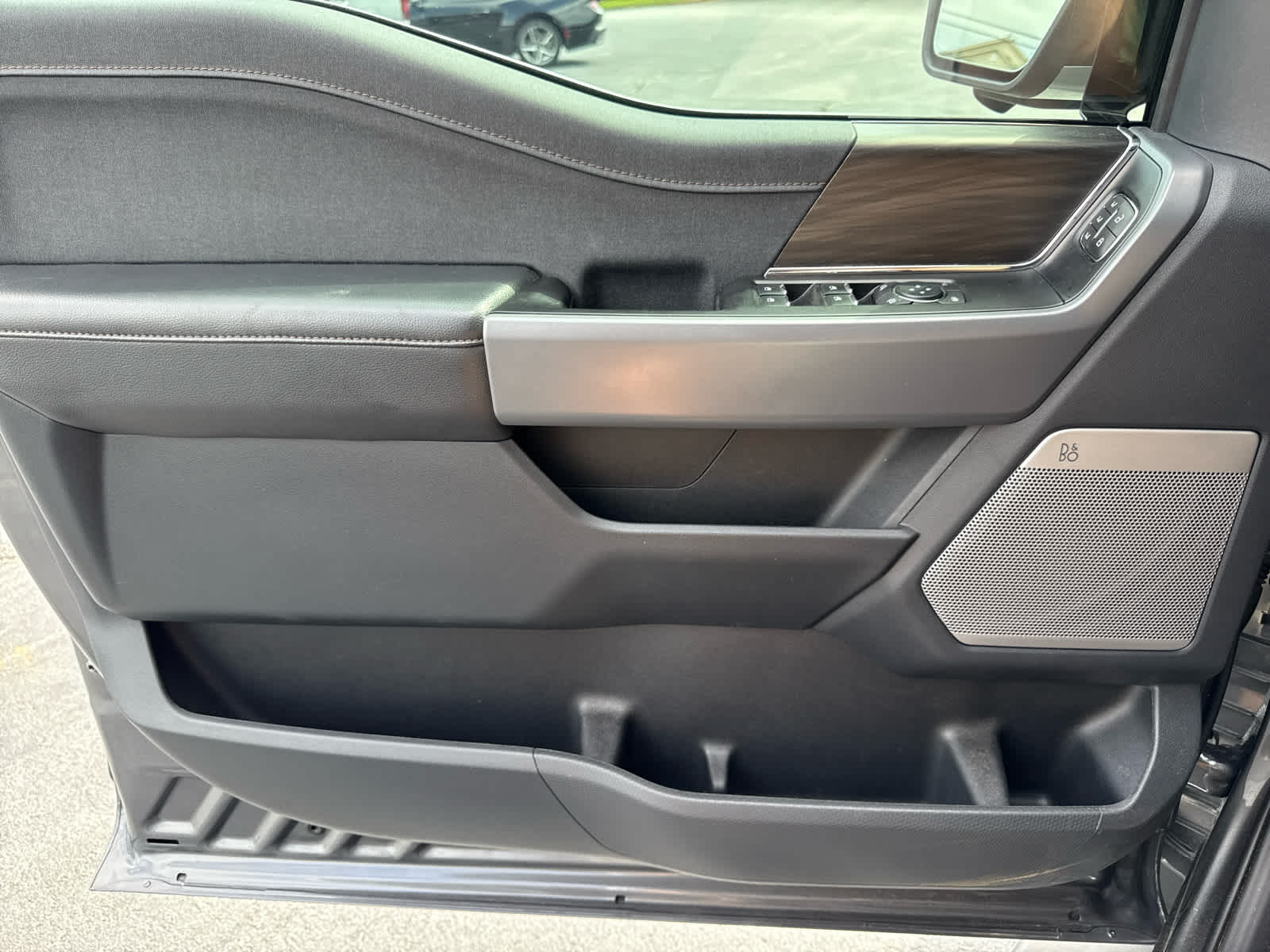2025 Ford F-150 Lariat photo 10