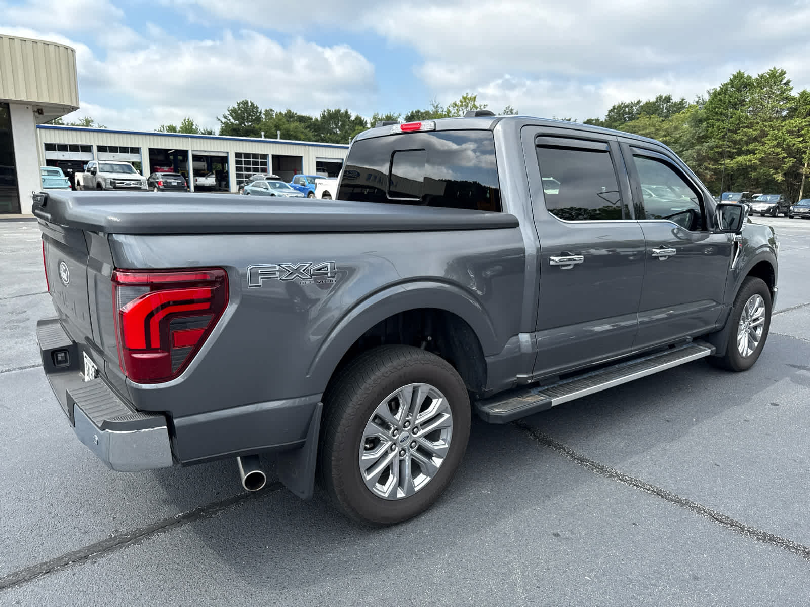 2025 Ford F-150 Lariat photo 2