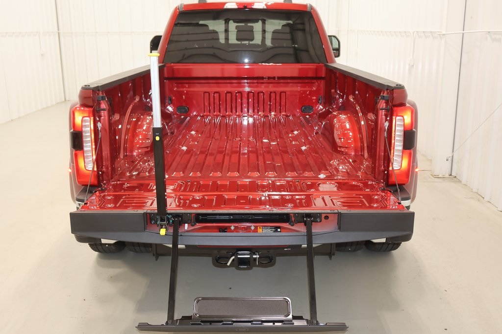 2025 Ford F-350 photo 26