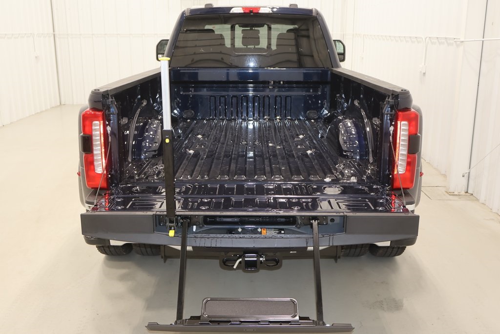 2025 Ford F-350 photo 28