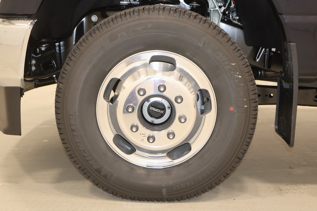 2025 Ford F-350 photo 29