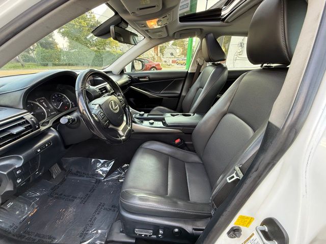 2017 Lexus IS 300 photo 13