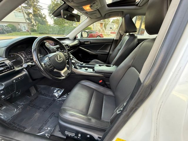 2017 Lexus IS 300 photo 14