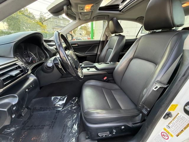 2017 Lexus IS 300 photo 15